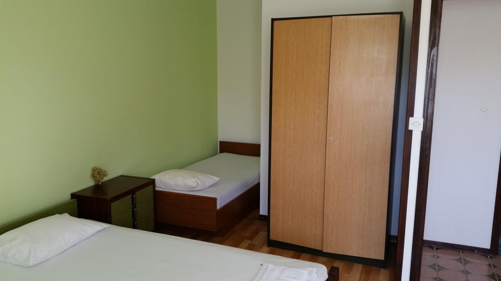 Apartments And Rooms Mirjana Bibinje Habitación foto